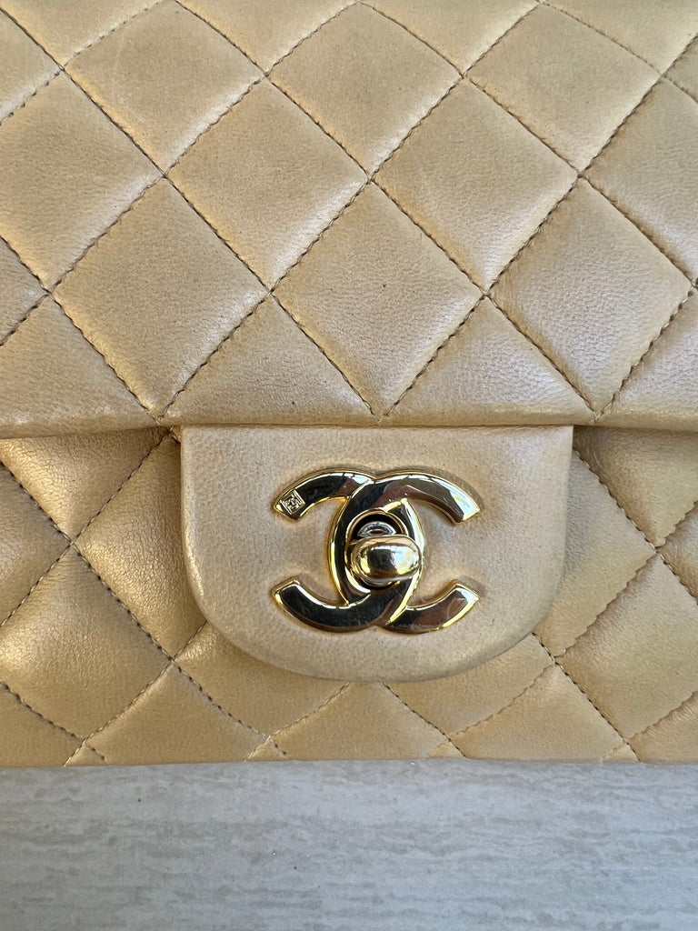 Chanel Vintage Classic Medium Flap Bag in Lambskin Beige GHW